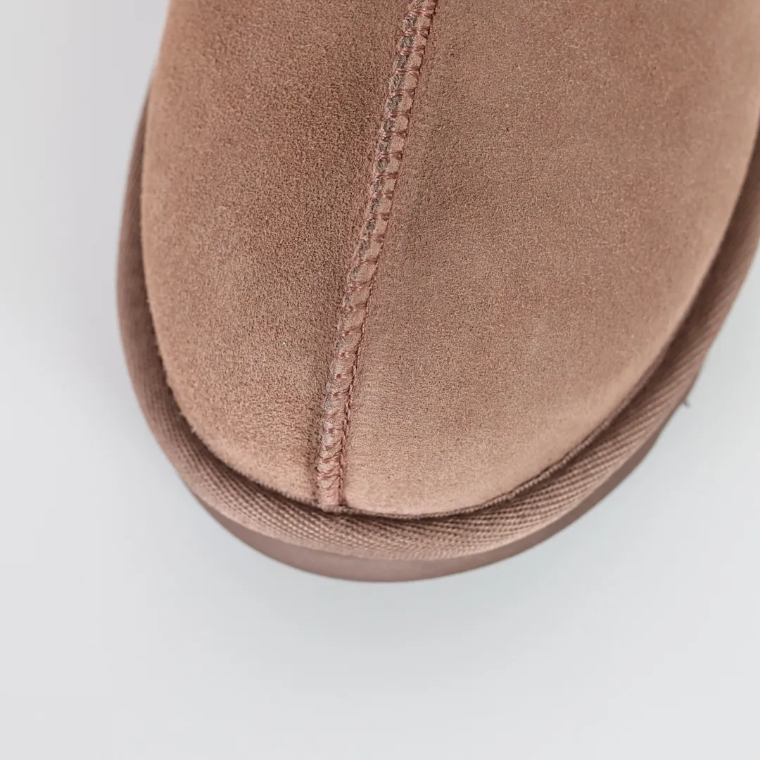 Copy price 💰540 Core recommendation Good price 5cm thick sole, independently developed original outsole, cashmere insole, keeping warm in winter, suitable for home use. In the new year, uug launched a style series, which is partially geared towards the preferences of young consumers. It has also moved to the forefront of fashion trends. Shoe body material, water-repellent coated suede upper, 17 mm UGGPURE™ implanted wool insole, lightweight non-slip and comfortable rubber outsole, with brand LOGO and trademark, with full package Size: 35 36 37 38 39 40 41 42 43 44 45